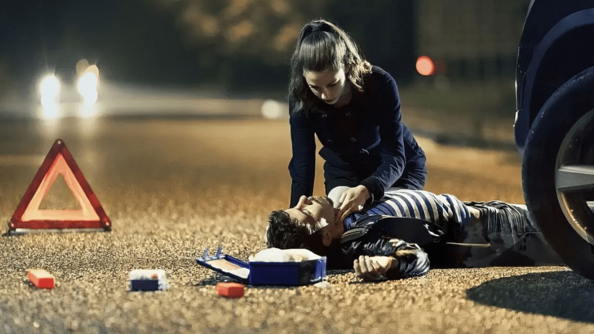 Witnessing a Road Accident: What Actually Saves Lives in the First Minutes