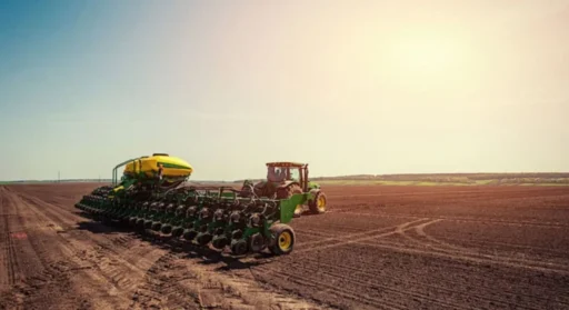 The Agricultural Sector Between Resource Shortages, Weather Risks, and Logistical Pressure