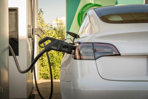 Falling Oil Prices Do Not Guarantee Rapid Fuel Price Cuts in Ukraine